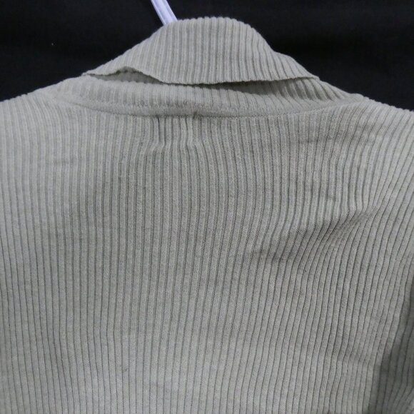 GAP | medium | Light Green Ribbed Turtleneck Sweater - Picture 11 of 15